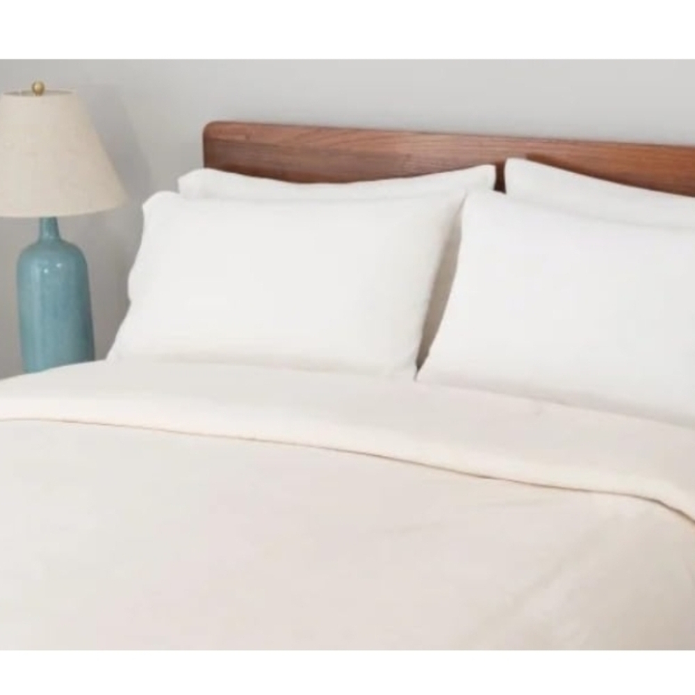 Berkshire Blanket Classic Extra-Fluffy™ Plush Blanket King Size, Soft Fuzzy Fluf - Picture 5 of 9